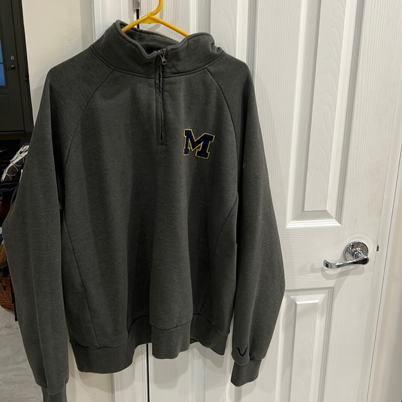 Slightly used Michigan turtleneck jacket - Picture 1 of 4